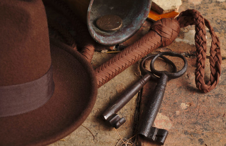 Indiana Jones quest Holy Grail hat keys